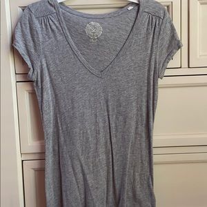 gray short sleeve v-neck (S)